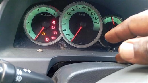 Véhicule qui ne démarre pas suite Au blocage du volant de direction, si tu souhaites connaître davantage inscris-toi maintenant en ligne ou presentielle Au CFP mecatronique Duvalier automobile Les inscriptions sont ouvertes tous les jours ouvrables. WhatsApp au 00237 6 73 08 39 33 | Duvalier automobile