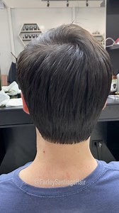 1.7M views · 17K reactions | Olha só como eu corto um cabelo masculino todo na tesoura de um jeito mais fácil, sem muitas divisões.  Quer ser um barbeiro(a) profissional completo?  Meu Curso Online do Zero ao Avançado + Certificado  https://farleysantiago.com/inscricao-fb | Farley Santiago | Facebook