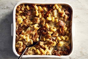 Frenched Onion Mac and Cheese Will Be the Star of Your Dinner Table
