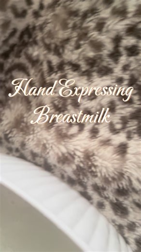 Dezzy Baby on Instagram: "Educational post! IF YOU ARE NOT HAND EXPRESSING YOU SHOULD BE! Look at that output 🫣 #fyp #handexpression #breastmilk #liquidgold #breastfeedingadvoacte"