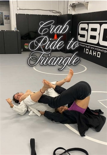Switching positions for you… @Heather Woods Crab Ride to Triangle #jiujitsu #randb #grappling #wrestling #jiujitsutiktok