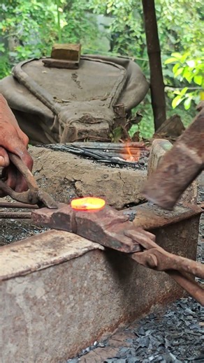 🔥 Amazing Blacksmith Work – Hot Iron Forging Process | Traditional Metal Craft 🔨