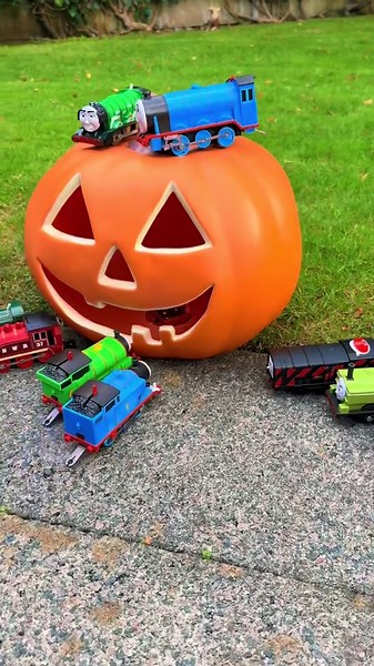 Thomas & Percy Halloween ready! 🎃 #thomasandfriends #trainsforkids #thomas #toytrains #percy