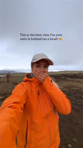 The volcano is still erupting at Reykjanes Peninsula 🌋 and unlike most recent eruptions, this one is actually open for hikers, which means yes, you can now hike to see it. The trail starts from the parking lot of the old volcano Fagradalsfjall 📍 But before you head out, please stay safe: 👉 Don’t walk on the lava, even if it looks old, it can still be molten and dangerous underneath. 👉 Check wind direction and air quality 😷 you don’t want to be caught hiking through toxic fumes. Pick a day w