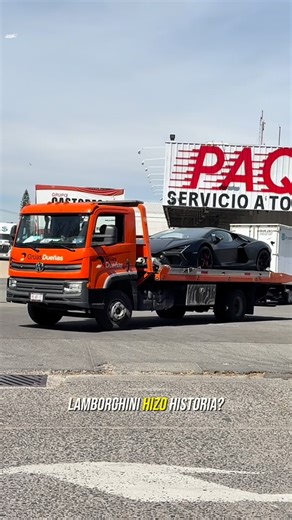 Supercarsgdl - Javier Valle on Instagram: "Lamborghini Revuelto @elavfnix Spotted en Guadalajara! 😮‍💨 ______________________________________________________ ➖Motor: V12 N/A de 6.5L + 3 motores eléctricos🔥⚡️ ➖Potencia: 1015 hp🐎 ➖Torque: 793 lb-ft 🔧 ➖Transmisión: Automática Doble Embrague de 8 velocidades 🕹 ➖Tracción: AWD (En las 4 ruedas)⚙️ ➖Peso: 1772 kg ⚖ ➖Aceleración de 0-100 km/h: 2.4s 💨 ➖Aceleración de 0-200 km/h: 7.1s 💨 ➖A