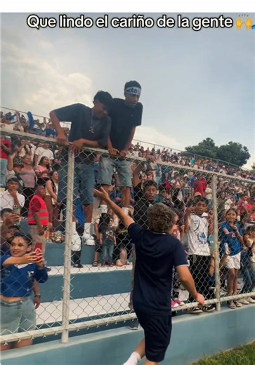 Gracias Dios por un ańo de mucho aprendizaje 🙏gracias a todos ustedes que sin ustedes nada hubiera sido posible los llevo en el corazón 🫶feliz Ańo nuevo para todos 🙏❤️Dios los bendiga 🙏#newyear #happynewyear #2026 #parati #bunnykicksz