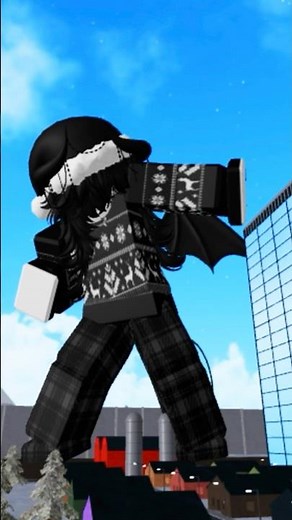 Climbing The Giantess Girl #giantvstiny #roblox #giantgames