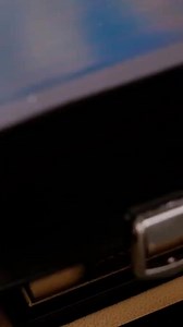 ⌚ Stil, som kan hålla sin egen – oavsett var du är på väg! 🔥 Är du trött på att dina klockor inte råkar passa din aktiva livsstil? Denna multifunktionella sportklocka har två displayar, är vattentäthetsklass 3 och har ett smalt design – den visar dig tid, datum och tempo med robust elegans. 💪✨ ✅ Två LCD- analoga visare – klassisk design med intelligenta funktioner ✅ 3 ATM vattentäthet – simma, duscha och svetta utan oro ✅ Stoppuhr, kalender och luminisera handskrifter – redo för sport eller va