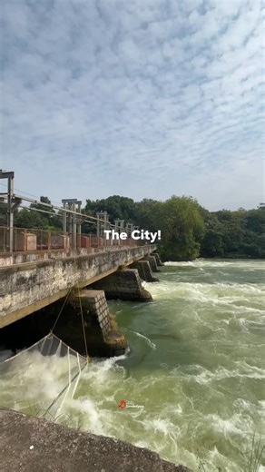 Dekha Sambalpur on Instagram: "📍Sambalpur: A city that is deeply rooted in its history and culture, yet embracing progress and development, making it a unique blend of old and new. there is Maa Samleswari temple in Sambalpur which has just been built in a very beautiful way. And this temple is the most famous temple of Western Odisha where thousands of people come every day. With its modern infrastructure, state-of-the-art amenities, and innovative initiatives, Sambalpur is a city that i