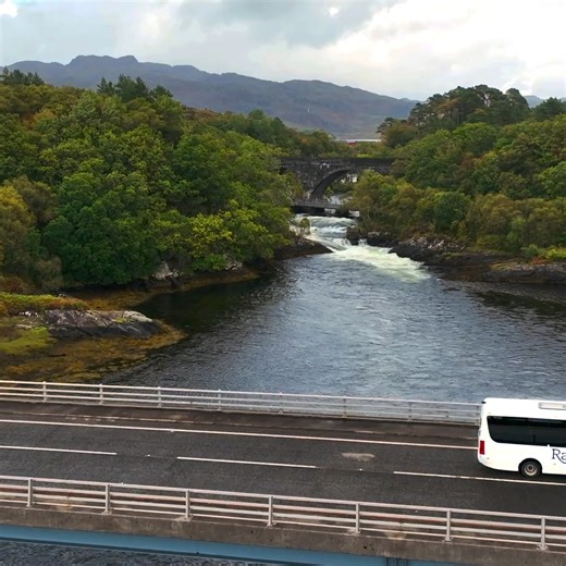 Unlock the Best of Scotland & England. Ready to explore iconic landmarks and hidden gems with Rabbie's Tours? 🚐 Adventure awaits you on our unforgettable tours 🌿 Limited spots available – don’t miss out! | Rabbie's