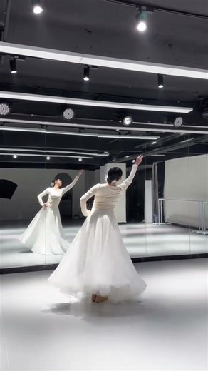 A dance perfect for winter #Winter dance with you#Dance tutorial#What I m looking forward