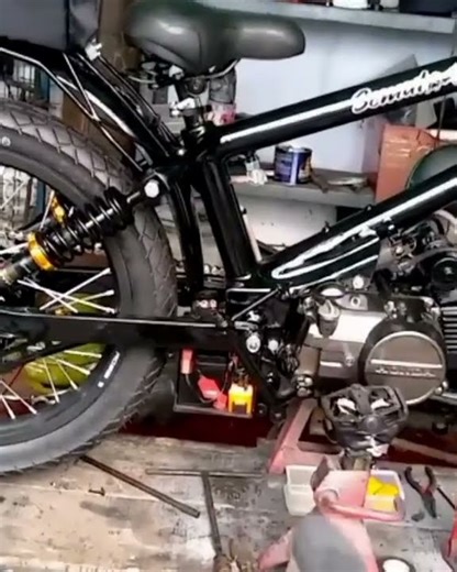 kreatifitas sang modifikator, modif full motor Honda.