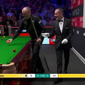 “He’s always had a wicked sense of humour!” Mark Williams does the refs job for him 😂 #WorldChampionship | TNT Sports