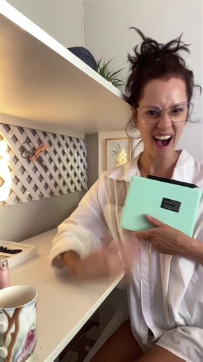 I got the @Wacom Intuos small in pistachio! So cute! 🐸