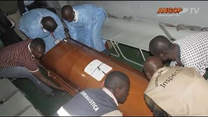 Aquando da realização do funeral de Jonas Savimbi o Executivo angolano havia preferido entregar o corpo do malogrado à sua família do que a UNITA. O Executivo optou por essa decisão por ter considerado que a UNITA pretendia fazer aproveitamento político com a cerimônia fúnebre do seu fundador…. | CAMUNDA_BreakingNews
