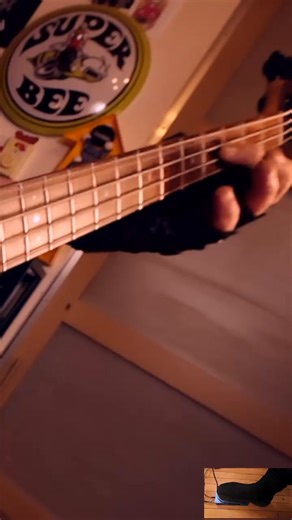 80 reactions · 16 comments | USING THE KILLER BLUE WAIL WAH BY TECH21NYC. One of my favourite ways of using a bass Wah is as a filter, In these examples using the new tech21 killer blue wail bass wah and dUg pedal I’ll show you that and will be putting out other videos showing you the other ways I use it. You rock ! M #dugpinnickdp3x #tech21nyckillerwail | Michel Laredo | Facebook