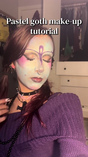 Tutorial de Maquillaje Pastel Goth: ¡Crea Tu Look Único!