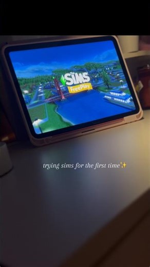 first time playing sims… why am i already stressed 🤍 #simsfreeplay #ipadgaming #cozygaming #shorts
