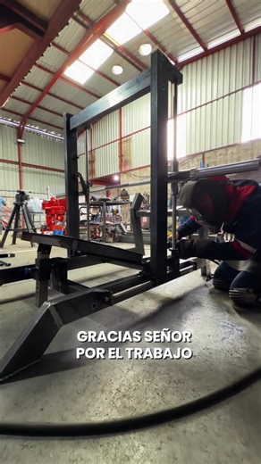 Un día más de trabajo gracias a Dios 🔥💪👨‍🏭#fitness #gym #sports_structures #hechoenecuador🇪🇨 #soldadores