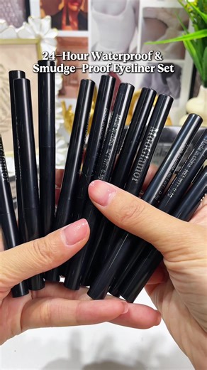 Sturdy Waterproof, Smudge-Proof Eyeliner Set🌟👍🥰#eyeliner #eyelinertutorial #waterproofeyeliner #makeup #tiktokshopcreatorpicks