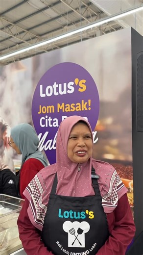 Jom tengok peserta share pengalaman best sertai Jom Masak Cara Malaysia bersama Chef-chef terkenal. Terima kasih chefbobcookings& yaukheong share tips memasak dan jadikan sesi ni lagi meriah! 🙌👨‍🍳 #lotussmalaysia #lotuskanade #lotusssapotbisnes #horeca | Lotus's Malaysia