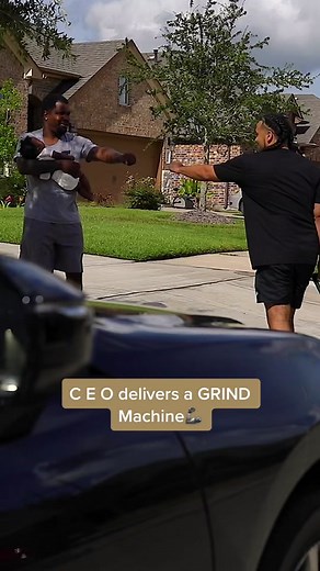 GRIND Basketball CEO, Thomas Fields, gets recognized from SHARK TANK while delivering a GRIND Machine in Houston🤯 #basketballtips #sharktankusa #deliveryblog #basketballgoals