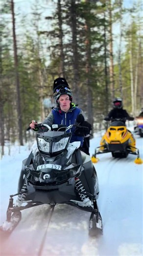 REV X Familje Pulka🤘And double driver on the REV👌#på_foryou_nu_för_fan #skidoorev #posetionsljus🥰🥰🥰 #modsled #bikinibabes @Vilgot @Linkan @Mia Sandström😋 @Nilas @Ida_Boman