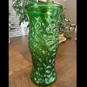 Vintage Hoosier Art Glass Crinkled Emerald Green Vase - Etsy