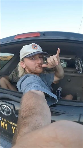 OBS 4Runner trunk window down driving through the CA desert. Who else loves rolling the back window!