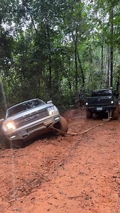 5.3K reactions · 358 shares | Toyota Hilux helping out a Gen 1 : @vigo_verde_3.0 #fordraptor #Mudding #4x4 #raptorworld #offroading #toyotahilux #offroad #failarmy | raptor.world | Facebook