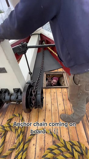 Ever wonder how we get our anchor chain on and off the boat for the winter? 🤔 Here’s a peek at the process! ⚓️⛓️ #sailing #sailinglife #boatlife #schooner #thisiswindjamming #schoonerriggin #maine #anchor #anchoring