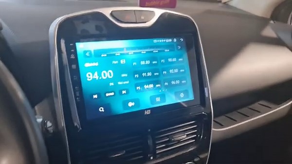 Renault Clio 4 – installation of 9″ IPS multimedia system + wireless CarPlay and video camera