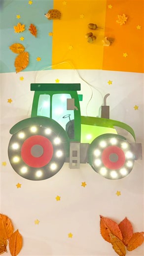 Traktor Laterne basteln ✨ Speichert sie euch am besten direkt ab. 😍 Es gibt natürlich wieder eine Bastelvorlage/Plotterdatei und jeder kann sie nachbasteln - egal ob du die Laterne mit einem Plotter basteln möchtest oder eben per Hand. ☺️ Die Vorlage verlinke ich in den Kommentaren und im Etsy Shop ist sie auch zu finden. ♥️ #laternenbasteln #laternenfest #herbstbasteln #laterne #laternebasteln #bastelnmitkindern #bastelideen #basteln #fensterdeko #lantern #bagger #kreativmitkindern #erzieherin