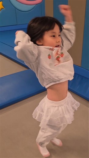 피카부 키즈카페 정복! 대형 슬라이드부터 트램폴린까지,아빠랑 단둘이 키즈카페 데이트! 지율이의 신나는 하루,지율이의 키카 VLOG | 요리하고 운전하고 뽀로로친구들까지 만났어요!