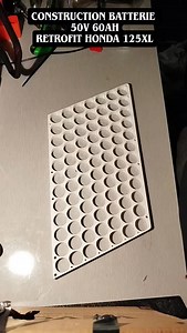 74 reactions · 17 shares | Construction de la batterie pour le retrofit de la Honda 125Xl de 1978 Les specs : Batterie 50v 60Ah pour total de 3000wh Puissance de sortie 9kw Cellules 21700 Eve 50E 5000mAh Bms Daly programmable Cellules soudé cuivre 0.2mm #moto #electricvehicle #retrofit | Julien Menada | Facebook