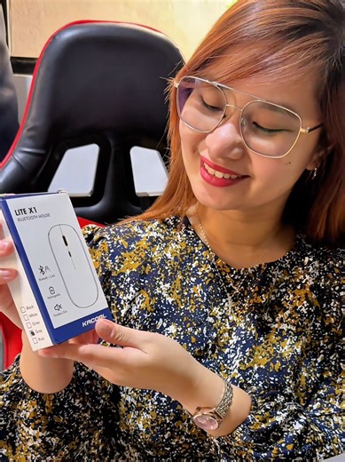 Stop using your trackpad! 💀 This Lite X1 RGB mouse is a game changer for only ₱145! 🖱️✨ Check the yellow basket to buy! 🛒👇 #wirelessmouse #techtok #desksetup #wfh #TikTokShopPH @jiaaaaaaaaaa7