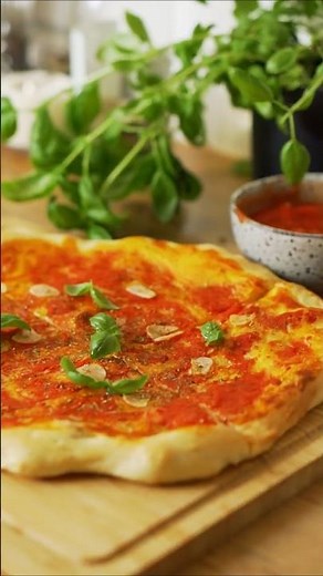 Authentic Neapolitan Marinara Pizza Recipe | Simple Italian Classic