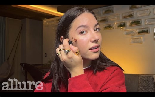 【Kenzie Ziegler】kenzie的10分钟面部清洁化妆教程｜Allure