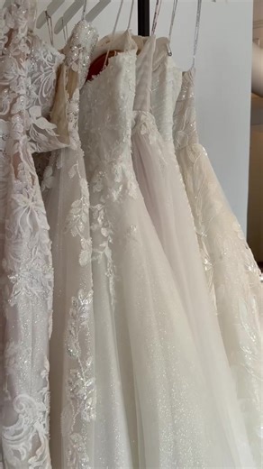 Kansas City brides 💍 the Spring Kansas City Engaged Show is right around the corner! Grab your bestie, your fiancé, your mom - whoever- and come plan the wedding of your dreams ✨ From inspo to vendors to all the “I didn’t know I needed that” moments… You don’t want to miss this 💐 Use code KCLOVE for FREE tickets to the show! We’d love to see you there! Details: Kansas City Convention Center - Grand Ballroom Sunday, March 15 11:00am - 4:00pm