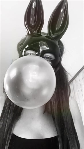 Thursday bubbles #loonergirl #bubblegum #fyp
