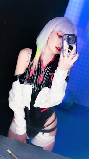 Impressive Lucy Cosplay from Cyberpunk 2077