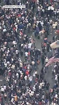 Insane crowd at Knicks championship parade in New York City