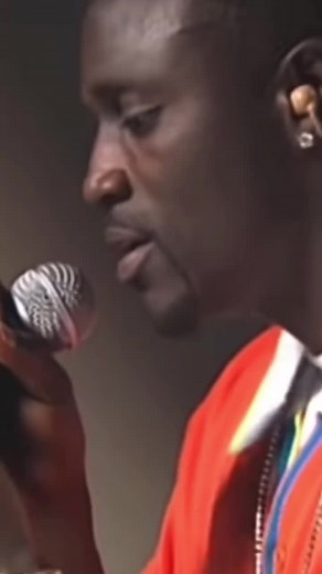 Paroles de Lonely par Akon : Traduction et Analyse