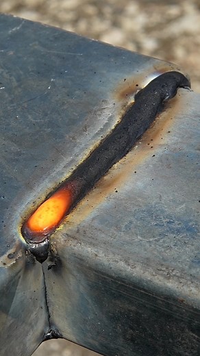 The second beginner welder underwent a thin metal welding test but failed the first penetration. #iron #welder #art #welding | Iron Welder Art
