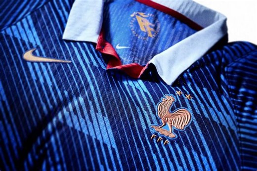 « Acheter un maillot, on doit le prévoir maintenant, comme un voyage » : le prix des nouveaux maillots de l'équipe de France fait polémique