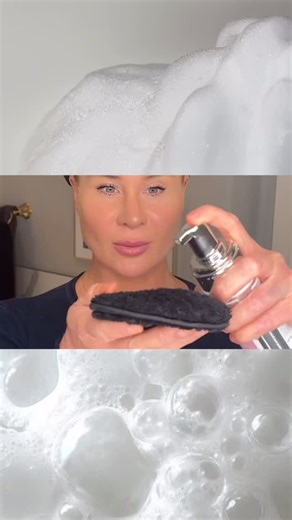 Mød din nye favorit til rens💫🤲🏼💞 Cleansing Foam™ fra SkinClub Skincare renser huden grundigt, fjerner makeup og snavs – og efterlader den blød, frisk og fuld af glød.🧸 🤍 C-vitamin og frugtekstrakter beskytter og giver huden ny energi 🤍 Micellar-teknologi fjerner makeup og urenheder uden at udtørre 🤍 Frugtsyrer (AHA) giver en glattere og mere ensartet hud 🤍 Aloe vera og agurk beroliger og fugter Udviklet og produceret i Danmark🌸 Normalpris: 399,- Medlemspris: 259,35 kr | Pernille Agerup