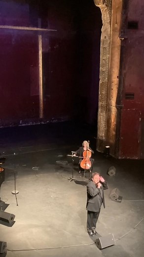 Jean Guidoni aux Bouffes du Nord en avril 2022. Un magnifique artiste et un ami. 💙💙💙 | Annie Grandjanin
