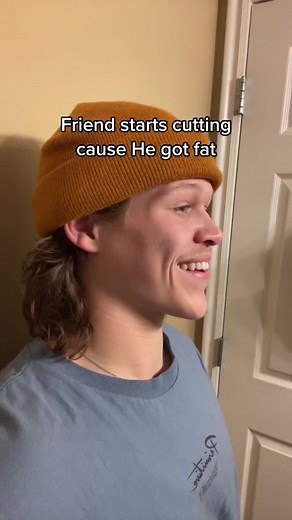 #foryou #trend #brokenhumor #cutting #bulking #satire #emo #fitness #fyp #comedy #funny #itsajoke