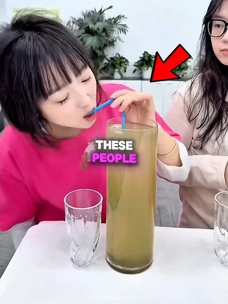 Five people tried transferring water without touching the glass and one genius won ❤️