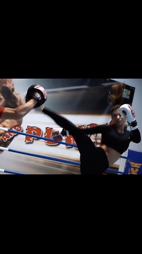 Elisabetta Canalis on Instagram: "Learning techniques and combinations⚡️ Grazie @georgiancimpeanu @video_adency 📹 @kickandpunch #kickboxing #martialarts #k1 #combatsports #fitness #wellness"